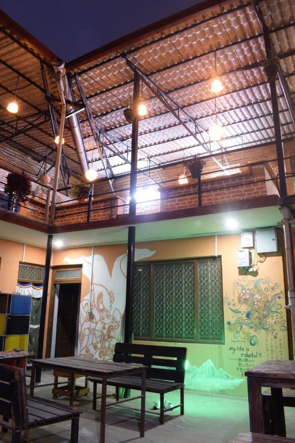 Happy Donkey Hostel Katmandú Exterior foto